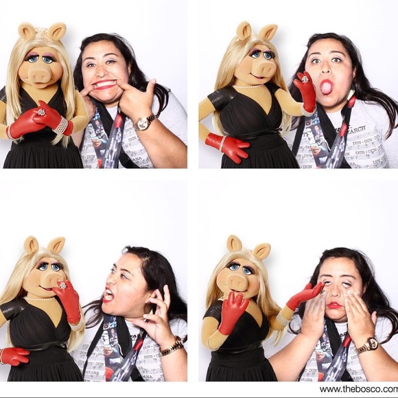 Meet your Posher, Joyce! 📚 - Picture 2 of 5